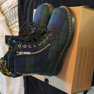 Plaid doc barten boots